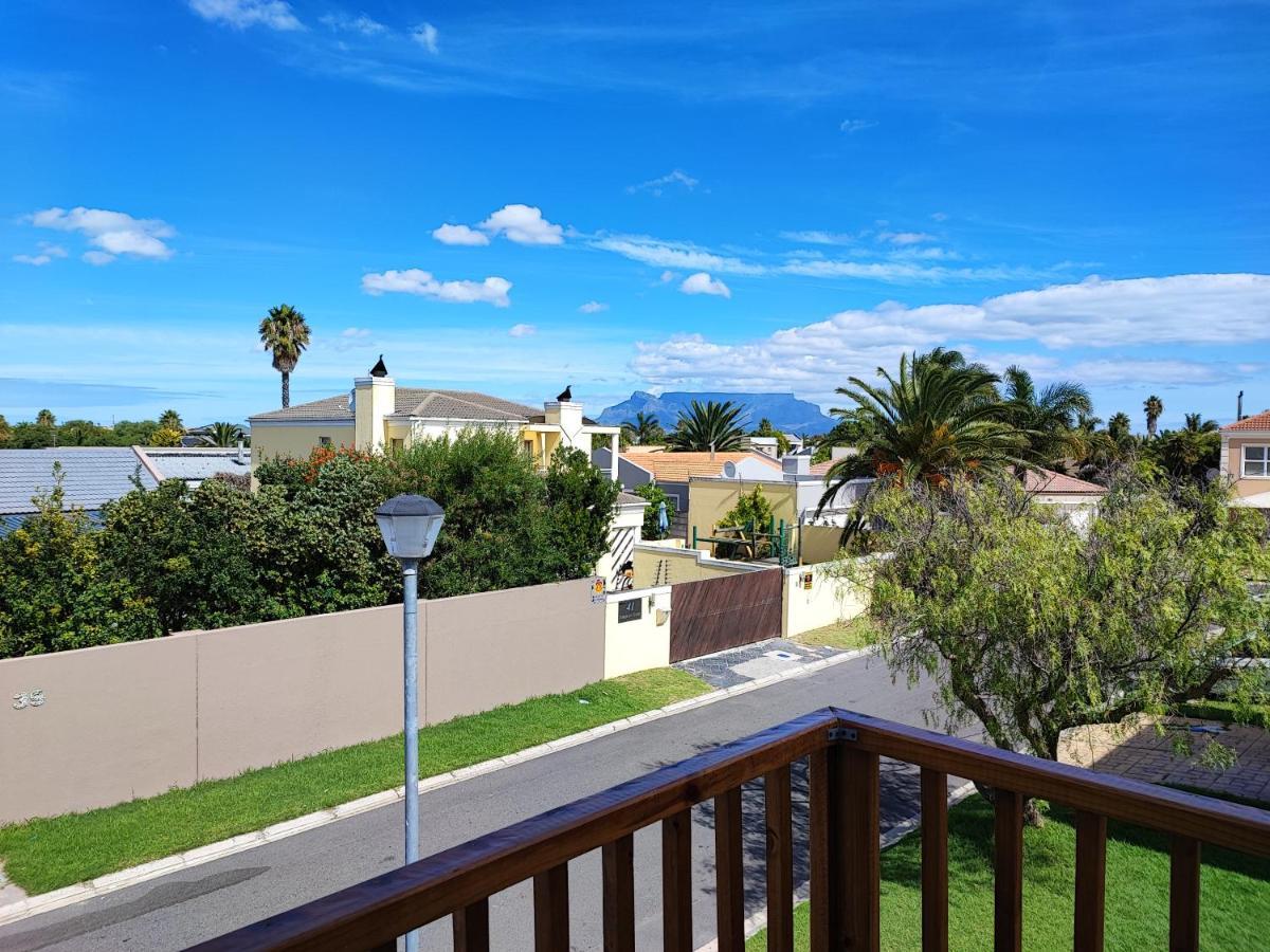 Lovely 2 Bedroom With Balcony And A View!