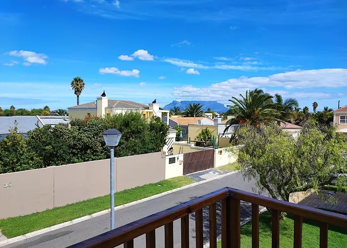 Lovely 2 Bedroom Condo With Balcony And A View!