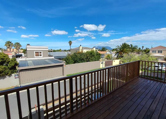 Lovely 2 Bedroom Condo With Balcony And A View!