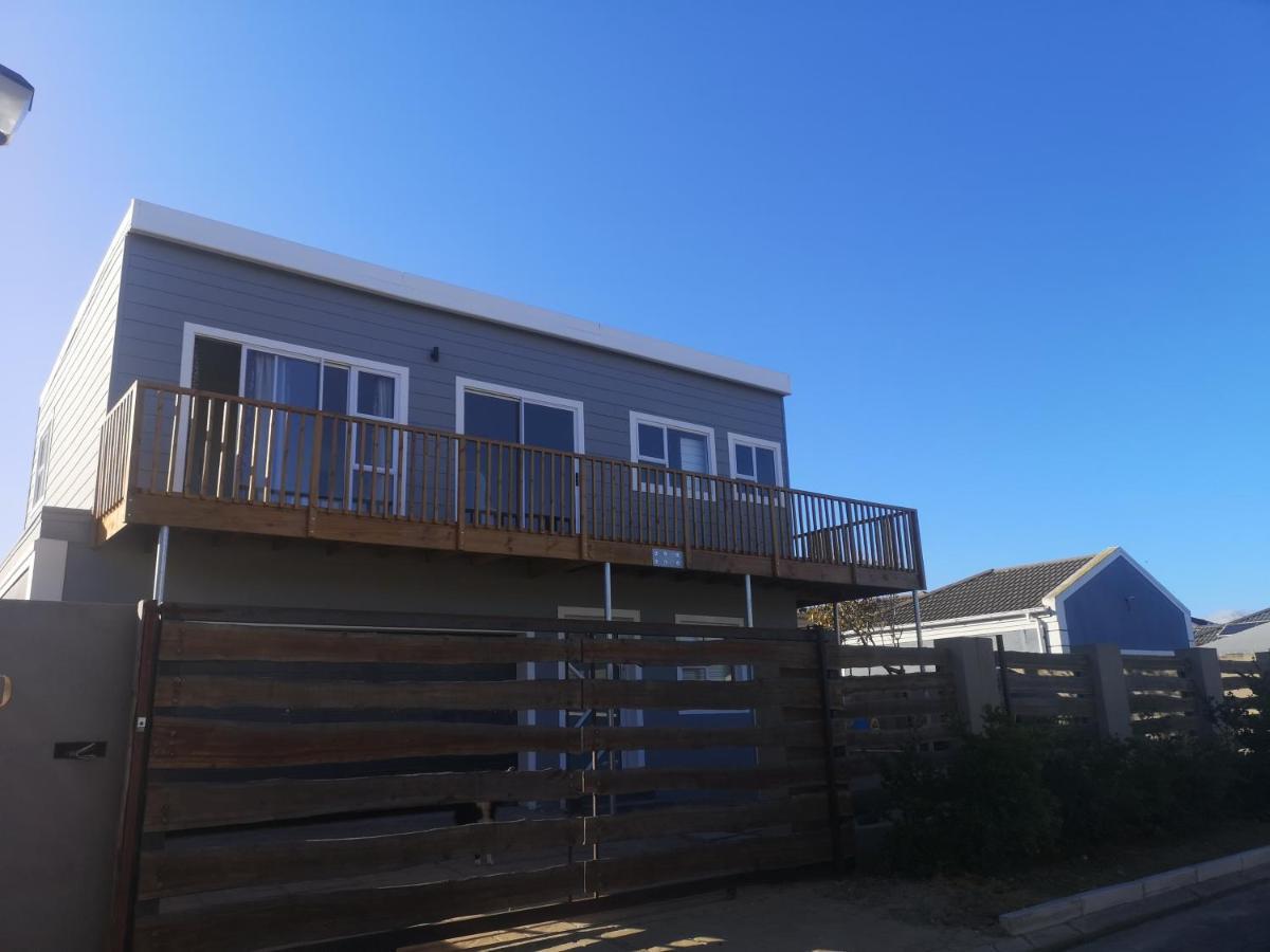 Lovely 2 Bedroom With Balcony And A View! * Kapstadt