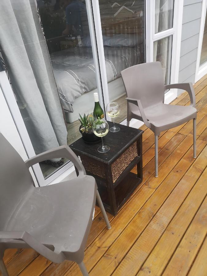 Lovely 2 Bedroom With Balcony And A View!