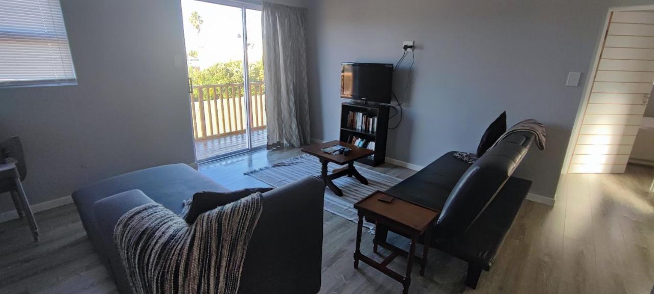 Lovely 2 Bedroom With Balcony And A View! Apartment Kapstadt